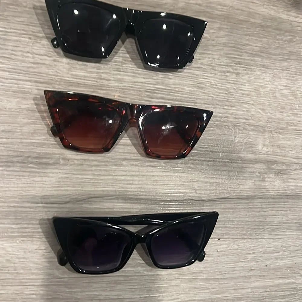 Sunglasses 🕶 3 bundle - Picture 2 of 4